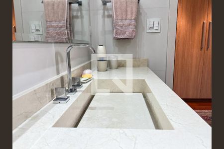 Casa à venda com 244m², 3 quartos e 3 vagas Casa à venda com 244m², 3 quartos e 3 vagasBanheiro da Suíte 1