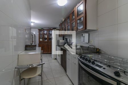Apartamento à venda com 340m², 3 quartos e 4 vagas Apartamento à venda com 340m², 3 quartos e 4 vagasCozinha