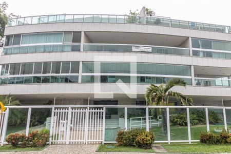 Apartamento à venda com 340m², 3 quartos e 4 vagas Apartamento à venda com 340m², 3 quartos e 4 vagasPlaca Quinto Andar