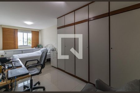 Apartamento à venda com 340m², 3 quartos e 4 vagas Apartamento à venda com 340m², 3 quartos e 4 vagasSuíte 3