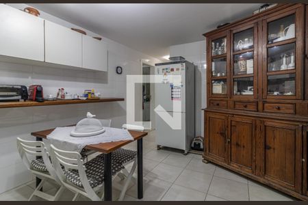 Apartamento à venda com 340m², 3 quartos e 4 vagas Apartamento à venda com 340m², 3 quartos e 4 vagasCozinha