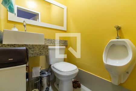 Casa à venda com 258m², 3 quartos e 4 vagas Casa à venda com 258m², 3 quartos e 4 vagasBanheiro de Serviço