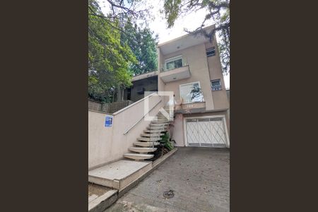 Casa à venda com 258m², 3 quartos e 4 vagas Casa à venda com 258m², 3 quartos e 4 vagasFachada