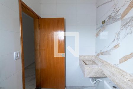 Casa à venda com 98m², 2 quartos e 2 vagasBanheiro da Suíte 2