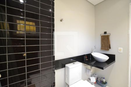 Casa à venda com 375m², 4 quartos e 2 vagasBanheiro 1