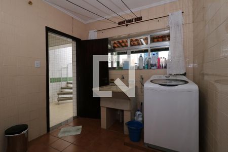 Casa à venda com 242m², 3 quartos e 3 vagasÁrea de Serviço