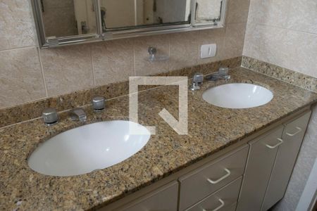 Casa à venda com 160m², 3 quartos e 2 vagas Casa à venda com 160m², 3 quartos e 2 vagasBanheiro