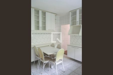 Casa à venda com 160m², 3 quartos e 2 vagas Casa à venda com 160m², 3 quartos e 2 vagasCozinha