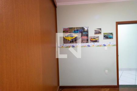 Casa à venda com 150m², 3 quartos e 4 vagas Casa à venda com 150m², 3 quartos e 4 vagasQuarto 2