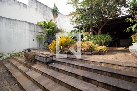 Casa à venda com 150m², 3 quartos e 4 vagas Casa à venda com 150m², 3 quartos e 4 vagasQuintal