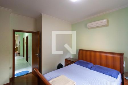 Casa à venda com 150m², 3 quartos e 4 vagas Casa à venda com 150m², 3 quartos e 4 vagasSuíte