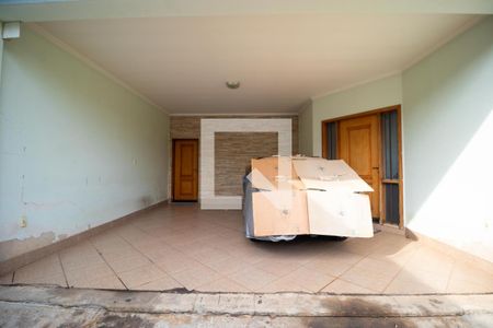 Casa à venda com 150m², 3 quartos e 4 vagas Casa à venda com 150m², 3 quartos e 4 vagasGaragem