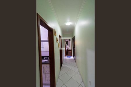 Casa à venda com 150m², 3 quartos e 4 vagas Casa à venda com 150m², 3 quartos e 4 vagasCorredor