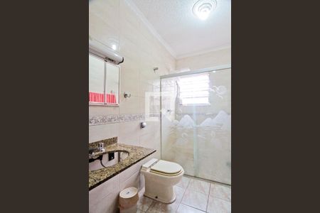 Casa à venda com 250m², 4 quartos e 3 vagas Casa à venda com 250m², 4 quartos e 3 vagasBanheiro