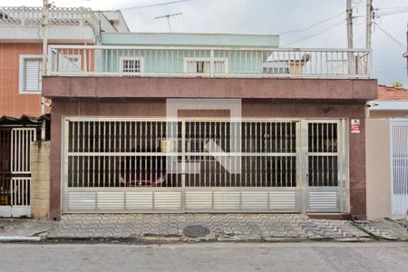 Casa à venda com 250m², 4 quartos e 3 vagas Casa à venda com 250m², 4 quartos e 3 vagasFachada