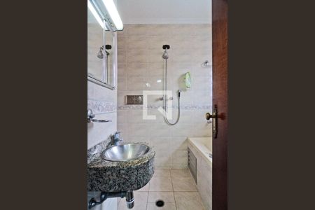 Casa à venda com 250m², 4 quartos e 3 vagas Casa à venda com 250m², 4 quartos e 3 vagasBanheiro da Suíte 1