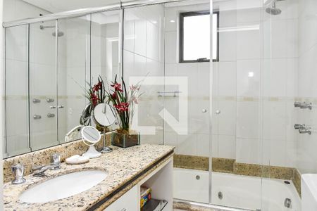 Apartamento à venda com 138m², 3 quartos e 2 vagas Apartamento à venda com 138m², 3 quartos e 2 vagasBanheiro da Suíte