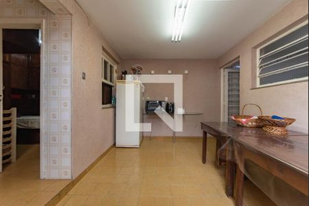 Casa à venda com 200m², 3 quartos e 2 vagas Casa à venda com 200m², 3 quartos e 2 vagasQuintal - Piso Inferior