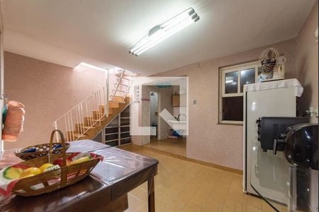 Casa à venda com 200m², 3 quartos e 2 vagas Casa à venda com 200m², 3 quartos e 2 vagasQuintal - Piso Inferior