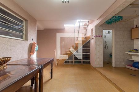 Casa à venda com 200m², 3 quartos e 2 vagas Casa à venda com 200m², 3 quartos e 2 vagasQuintal - Piso Inferior