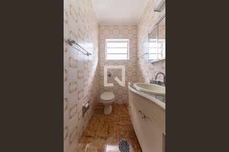 Casa à venda com 200m², 3 quartos e 2 vagas Casa à venda com 200m², 3 quartos e 2 vagasBanheiro Social