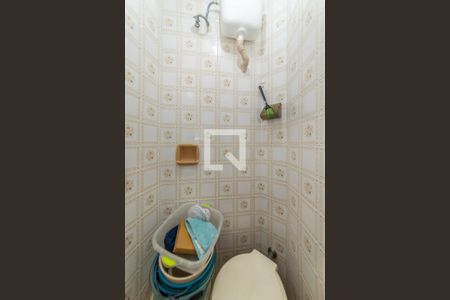 Casa à venda com 200m², 3 quartos e 2 vagas Casa à venda com 200m², 3 quartos e 2 vagasBanheiro de Serviço