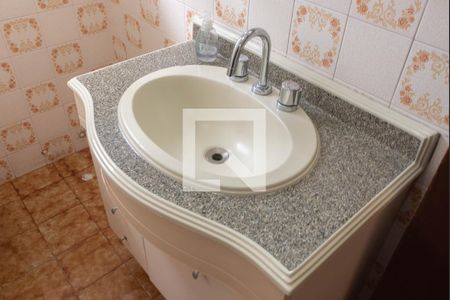 Casa à venda com 200m², 3 quartos e 2 vagas Casa à venda com 200m², 3 quartos e 2 vagasBanheiro Social