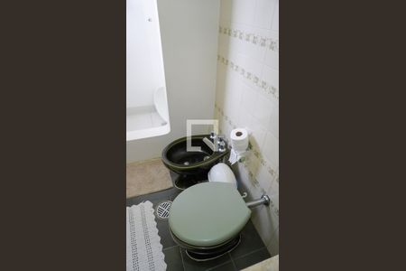 Apartamento à venda com 131m², 4 quartos e 2 vagas Apartamento à venda com 131m², 4 quartos e 2 vagasBanheiro