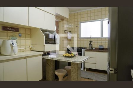Apartamento à venda com 131m², 4 quartos e 2 vagas Apartamento à venda com 131m², 4 quartos e 2 vagasCozinha