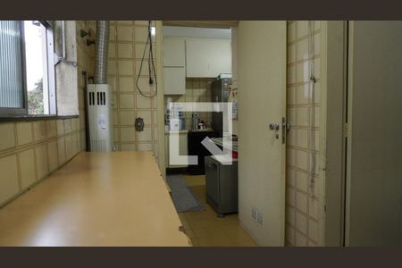 Apartamento à venda com 131m², 4 quartos e 2 vagas Apartamento à venda com 131m², 4 quartos e 2 vagasÁrea de Serviço