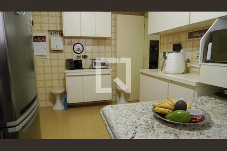 Apartamento à venda com 131m², 4 quartos e 2 vagas Apartamento à venda com 131m², 4 quartos e 2 vagasCozinha