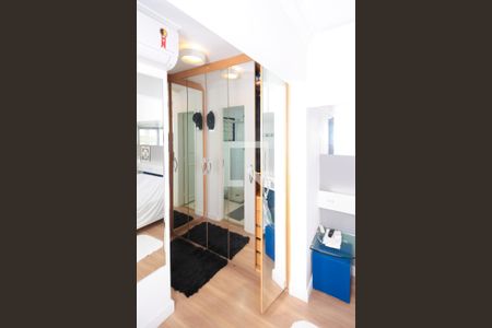 Apartamento à venda com 71m², 2 quartos e 3 vagas Apartamento à venda com 71m², 2 quartos e 3 vagasCloset da suíte