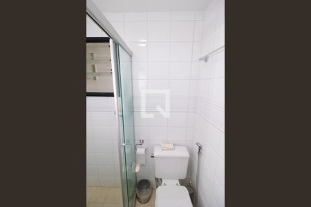 Apartamento à venda com 71m², 2 quartos e 3 vagas Apartamento à venda com 71m², 2 quartos e 3 vagasBanheiro da Suíte