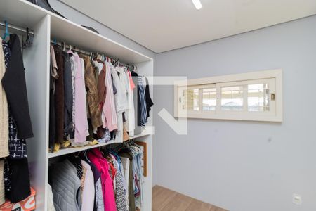 Casa à venda com 245m², 4 quartos e 2 vagas Casa à venda com 245m², 4 quartos e 2 vagasQuarto Suíte 1-Closet