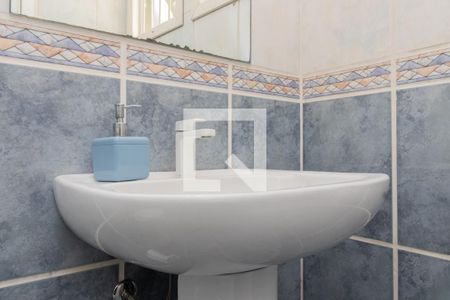 Casa à venda com 245m², 4 quartos e 2 vagas Casa à venda com 245m², 4 quartos e 2 vagasBanheiro