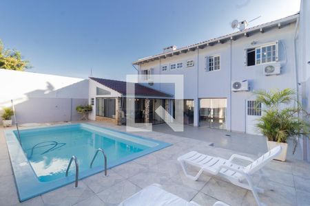 Casa à venda com 245m², 4 quartos e 2 vagas Casa à venda com 245m², 4 quartos e 2 vagasQuintal