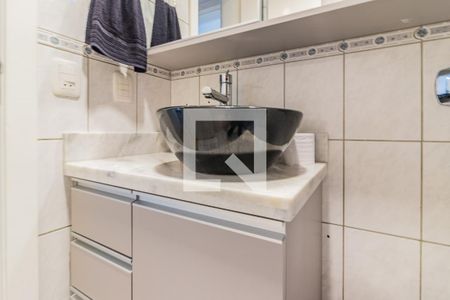 Apartamento à venda com 74m², 2 quartos e 1 vagaBanheiro Social