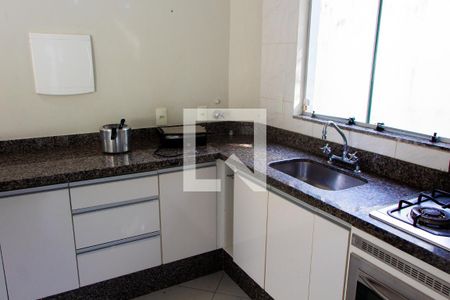 Casa à venda com 259m², 3 quartos e 4 vagas Casa à venda com 259m², 3 quartos e 4 vagasCozinha