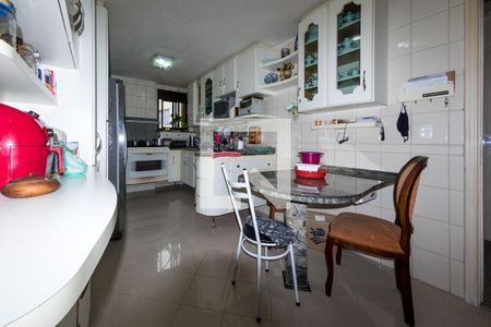 Apartamento à venda com 120m², 3 quartos e 2 vagas Apartamento à venda com 120m², 3 quartos e 2 vagasCozinha