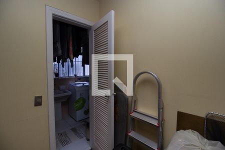Apartamento à venda com 126m², 3 quartos e 2 vagas Apartamento à venda com 126m², 3 quartos e 2 vagasQuarto de Serviço