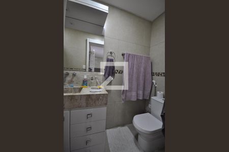 Casa à venda com 240m², 3 quartos e 2 vagasBanheiro da Suíte 1