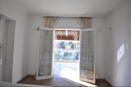 Casa à venda com 240m², 3 quartos e 2 vagasSuíte 2