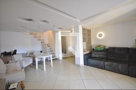 Casa à venda com 240m², 3 quartos e 2 vagasSala de Jogos