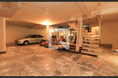 Casa à venda com 460m², 3 quartos e 6 vagas Casa à venda com 460m², 3 quartos e 6 vagasGaragem