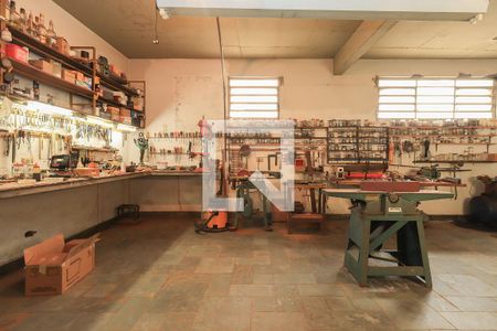 Casa à venda com 460m², 3 quartos e 6 vagas Casa à venda com 460m², 3 quartos e 6 vagasPorão