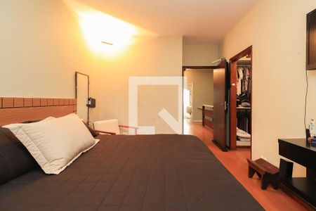 Casa à venda com 460m², 3 quartos e 6 vagas Casa à venda com 460m², 3 quartos e 6 vagasSuíte 1