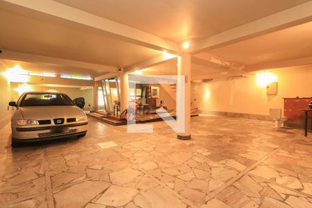 Casa à venda com 460m², 3 quartos e 6 vagas Casa à venda com 460m², 3 quartos e 6 vagasGaragem