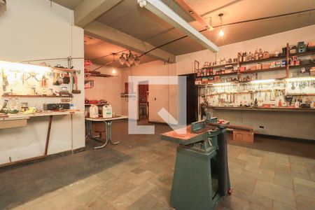 Casa à venda com 460m², 3 quartos e 6 vagas Casa à venda com 460m², 3 quartos e 6 vagasPorão