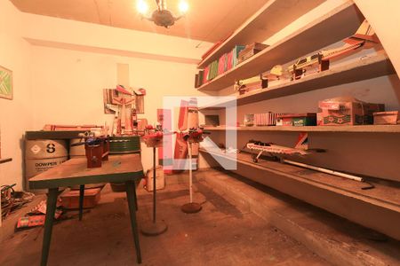 Casa à venda com 460m², 3 quartos e 6 vagas Casa à venda com 460m², 3 quartos e 6 vagasPorão