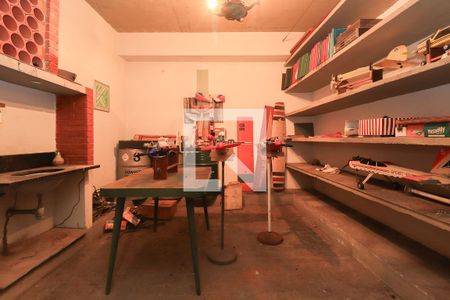 Casa à venda com 460m², 3 quartos e 6 vagas Casa à venda com 460m², 3 quartos e 6 vagasPorão